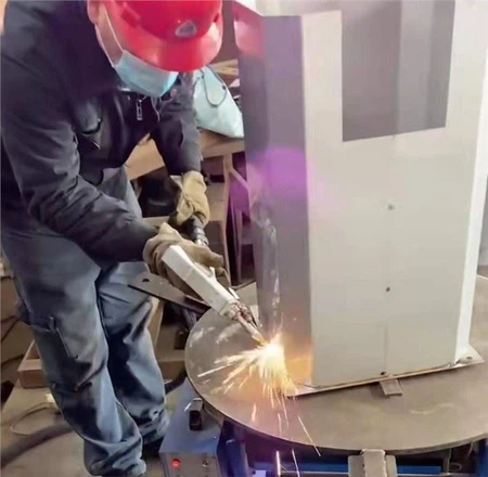 Handheld Laser Welder / Handheld Laser Welding Machine For Metal China Manufacturer